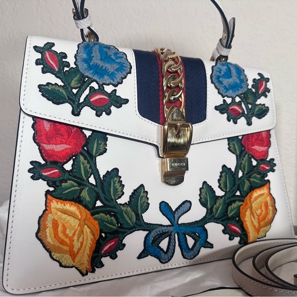 Authentic Gucci Large Sylvie White with Floral Embroidery - Picture 2 of 12